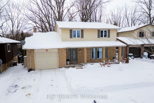 16 Acorn Cres, London, ON, N6G3V4 | Card Image