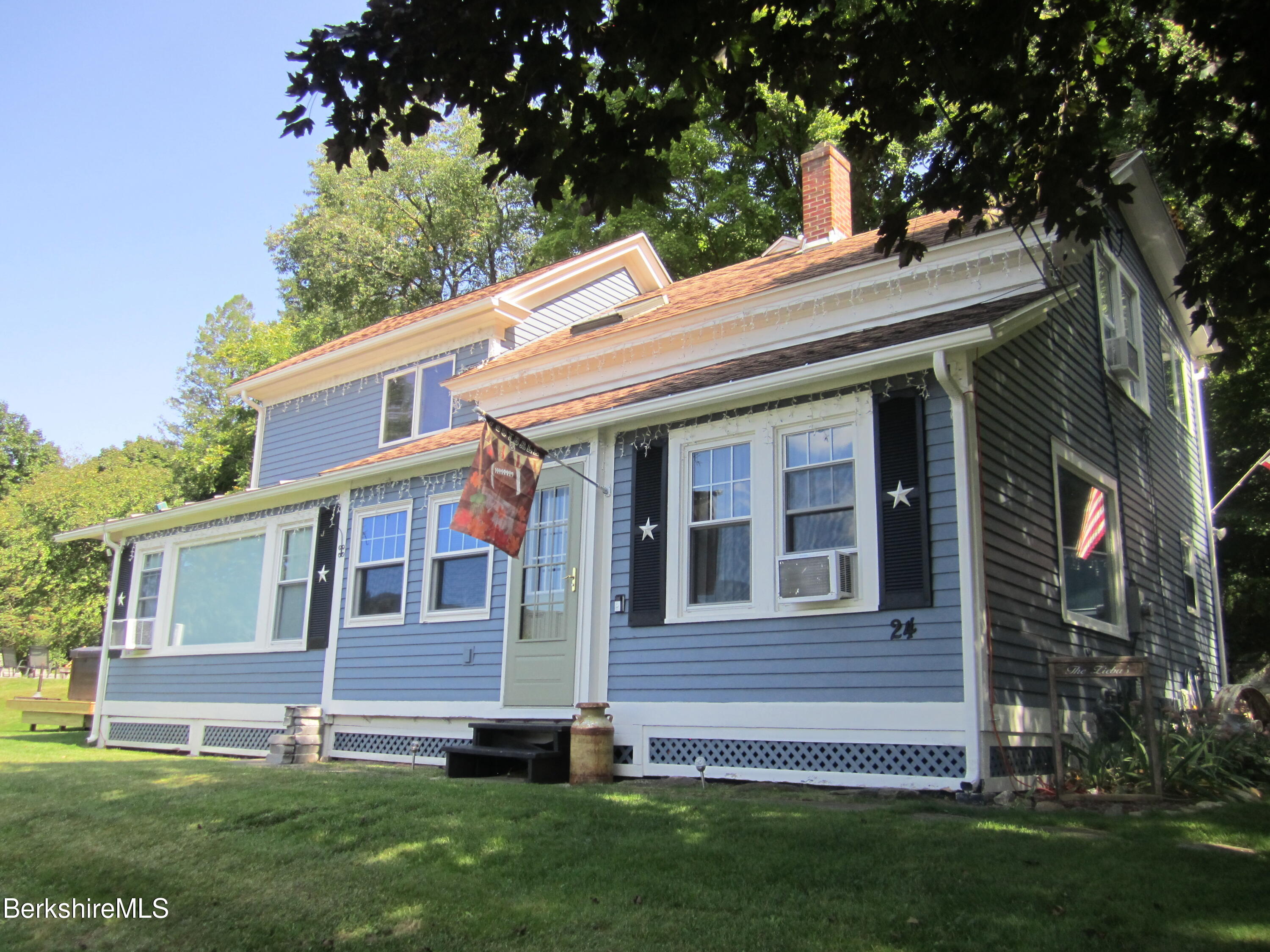 Turners Ave, Adams, MA 01220