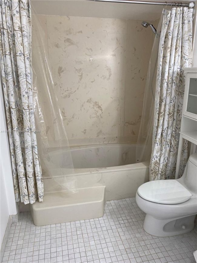 N607 - 17600 N Bay Rd, Condo with 2 bedrooms, 2 bathrooms and null parking in Sunny Isles Beach FL | Image 10