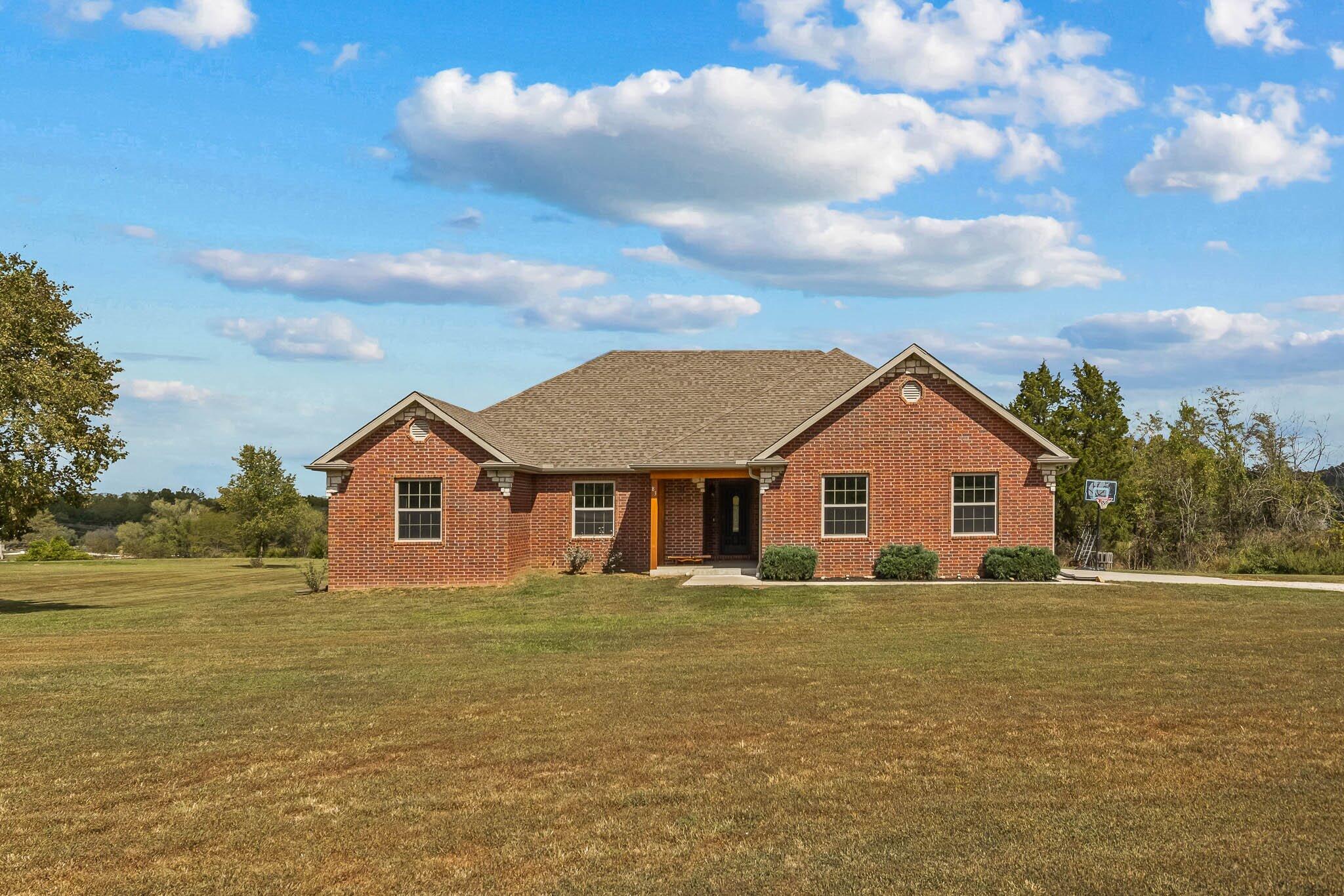 River Pass Dr, Marshfield, MO 65706