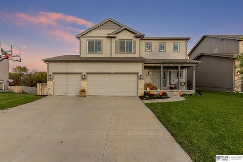 8219 S 190th Ave, Omaha, NE, 68136-1217 | Card Image