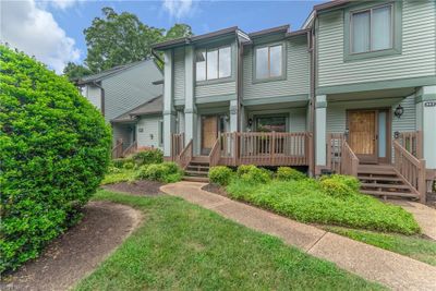 355 Bridgewater Dr, House attached with 2 bedrooms, 2 bathrooms and null parking in Newport News VA | Image 2