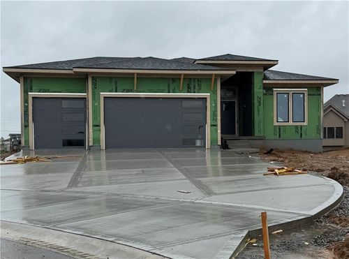 6010 Apache Dr, Shawnee, KS, 66226-2726 | Card Image