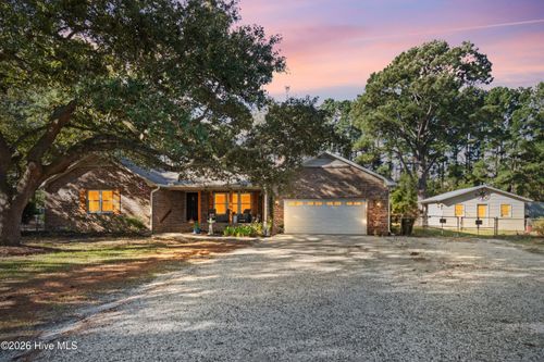 827 Village Point Rd, Shallotte, NC, 28470-5333 | Card Image