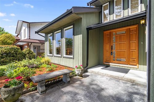 4021 Dawnview Cres, Victoria, BC, V8N5P7 | Card Image