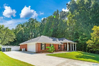 660 Robins Road, House other with 4 bedrooms, 2 bathrooms and null parking in Harvest AL | Image 2