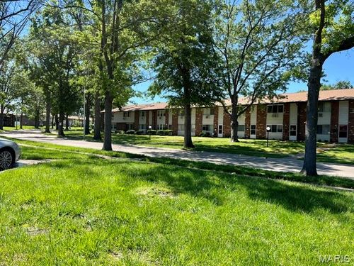 b-8755 Sieloff Dr, Hazelwood, MO, 63042-2254 | Card Image