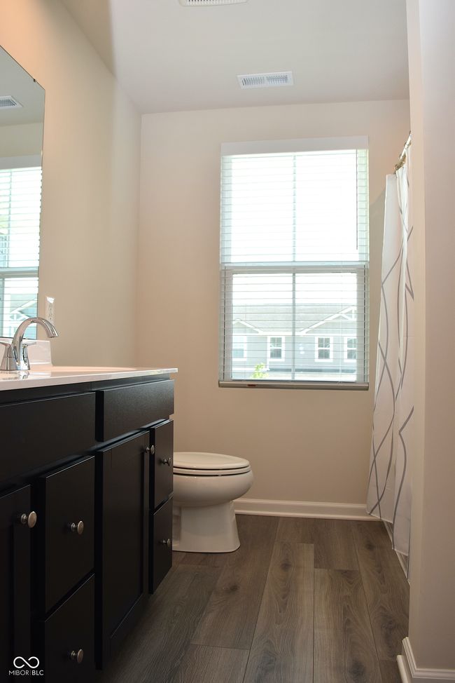 upstairs hall bath with full tub/shower and laminate flooring | Image 31