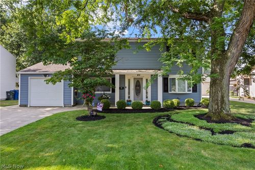 24231 Fairlawn Dr, North Olmsted, OH, 44070-1514 | Card Image