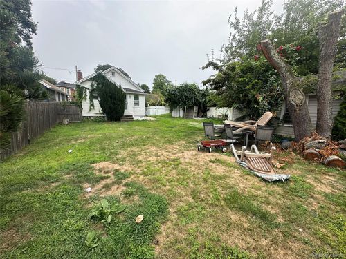 1060 Webber Ave, South Hempstead, NY, 11550-7832 | Card Image