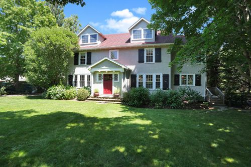 139 Main St, Vineyard Haven, MA, 02568-5404 | Card Image