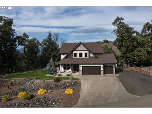 1252 Southridge Way, Roseburg, OR, 97470-1131 | Card Image