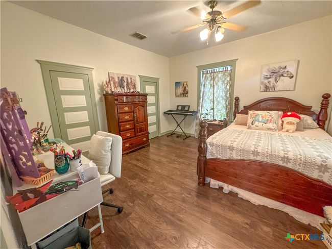 205 Hubbard Street, House other with 5 bedrooms, 3 bathrooms and null parking in Yoakum TX | Image 47