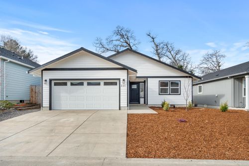 221 Christopher Way, Talent, OR, 97540-8635 | Card Image