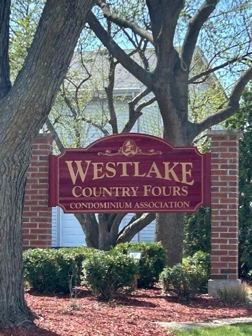 b-185 College Drive, Bloomingdale, IL, 60108 | Card Image