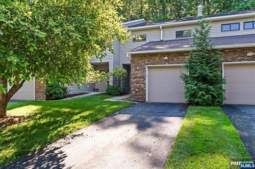 31 Lockley Ct, Wayne, NJ, 07470-2450 | Card Image