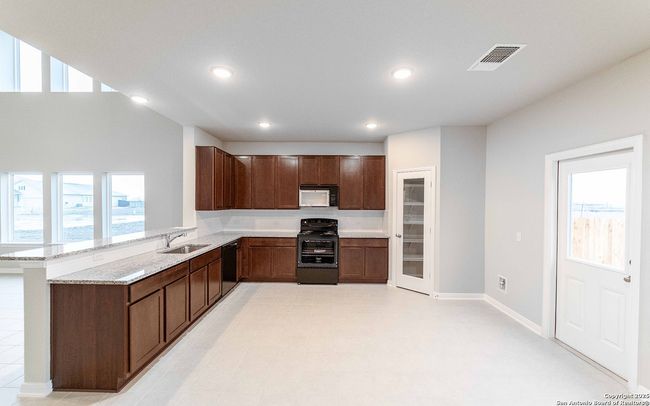 308 Angus Dr, House other with 4 bedrooms, 3 bathrooms and null parking in Seguin TX | Image 8