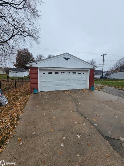 407 W Ohio St, Lenox, IA, 50851-1039 | Card Image