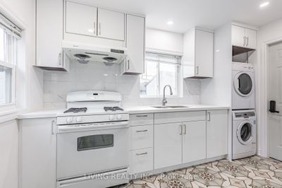 MAIN - 264 Clinton St, Home with 2 bedrooms, 1 bathrooms and null parking in Toronto ON | Image 2