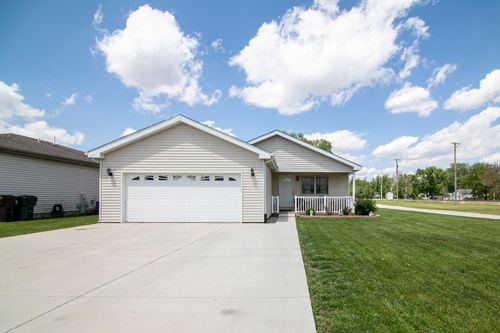 107 Eastern Illinois St, Saint Anne, IL, 60964-7327 | Card Image