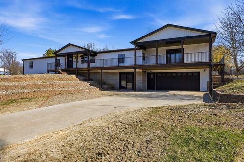 714 Regal Ridge Ct, Lisbon, IA, 52253-9682 | Card Image