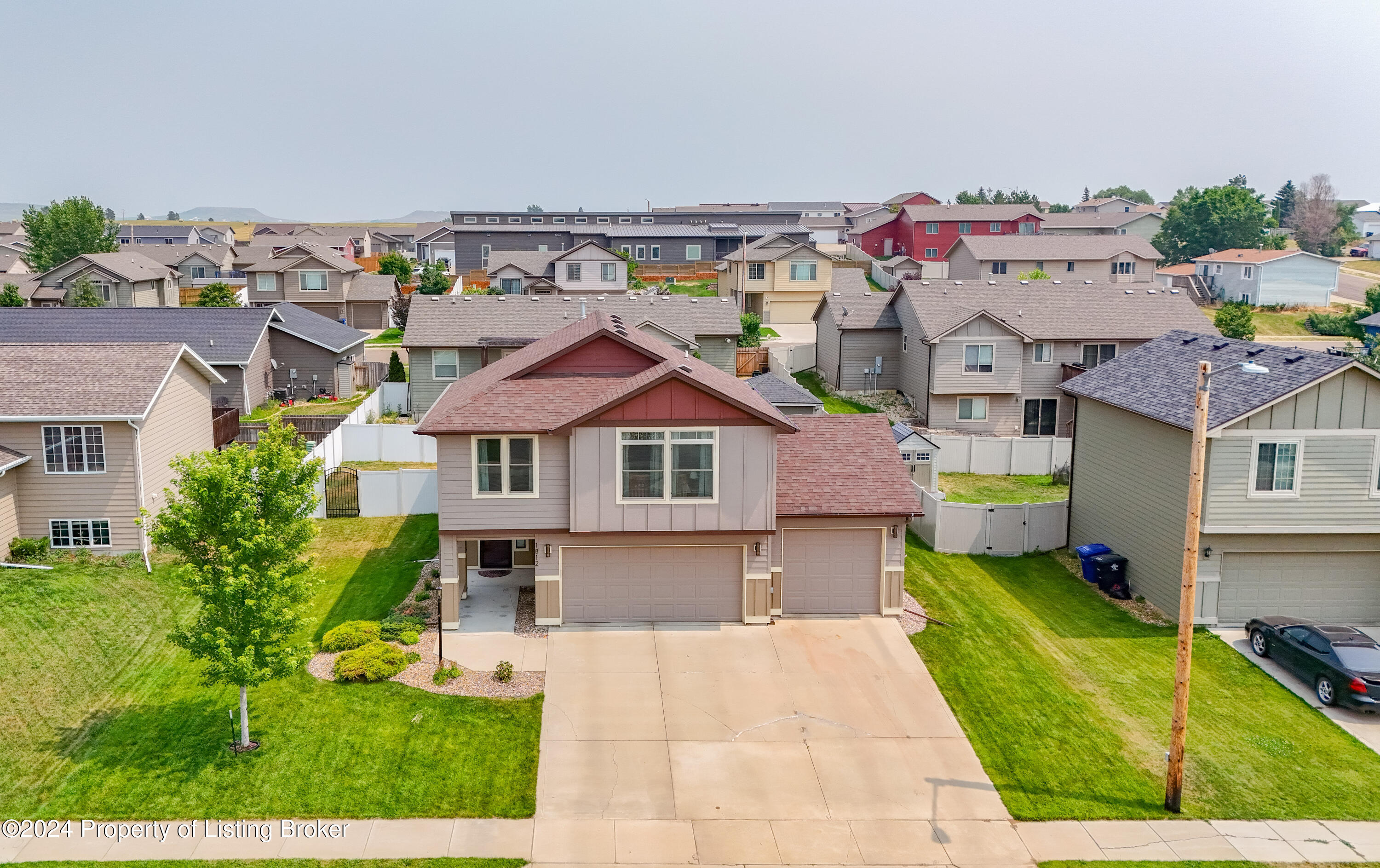 1st Ave, Dickinson, ND 58601