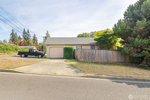 1323 S I St, Port Angeles, WA, 98363-6830 | Card Image