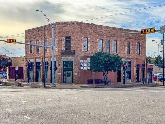 View of building exterior | Image 25