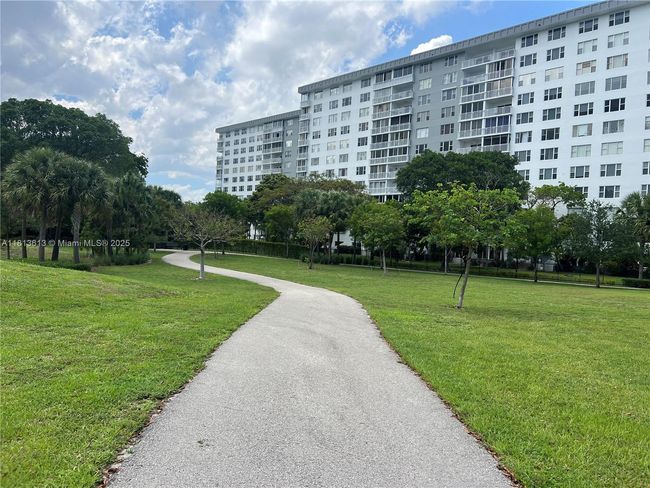 APT-505 - 4330 Hillcrest Dr, Condo with 1 bedrooms, 2 bathrooms and null parking in Hollywood FL | Image 38