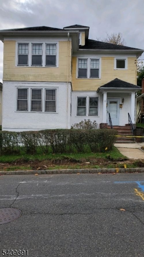 12 John St, Summit, NJ, 07901-5922 | Card Image