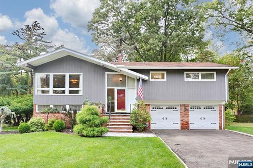 7 Shadow Ln, Montvale, NJ, 07645-1315 | Card Image