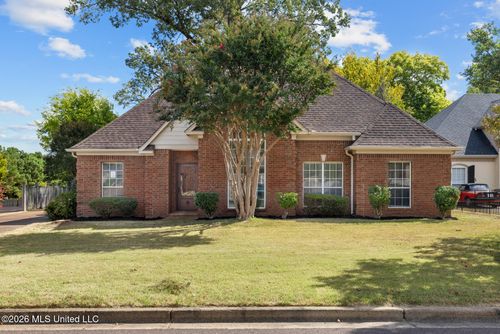 7204 Golden Oaks Loop E, Southaven, MS, 38671-6187 | Card Image