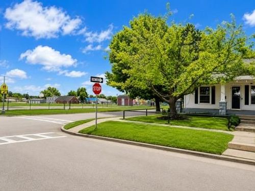 402 E Maple St, Cushing, OK, 74023-2624 | Card Image