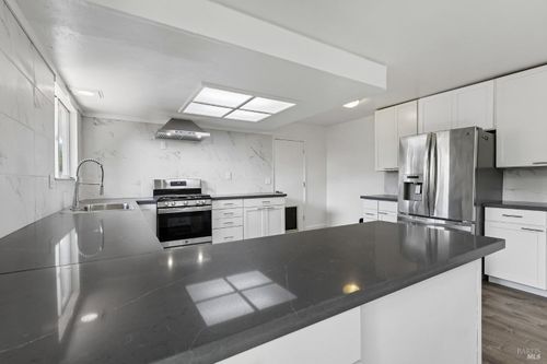 1662 Center Rd, Novato, CA, 94947-3937 | Card Image