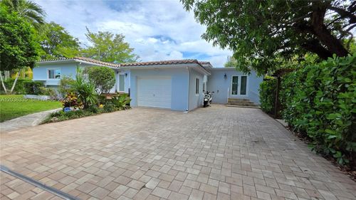 390 Ne 127th St, North Miami, FL, 33161-4625 | Card Image