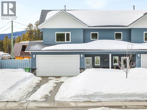 1403 Holly St, Whitehorse, YT, Y1A4V2 | Card Image