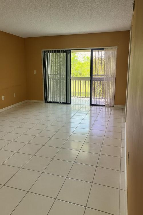 206-8879 Fontainebleau Blvd, Miami, FL, 33172 | Card Image
