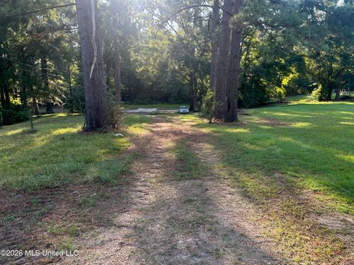 77 Magnolia Acres Rd, Natchez, MS, 39120-9554 | Card Image
