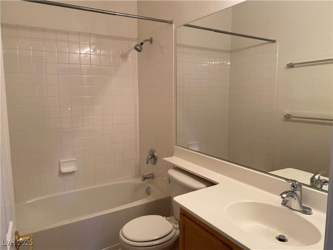 UNIT-202 - 10190 Deerfield Beach Ave, Condo with 2 bedrooms, 2 bathrooms and null parking in Las Vegas NV | Image 20