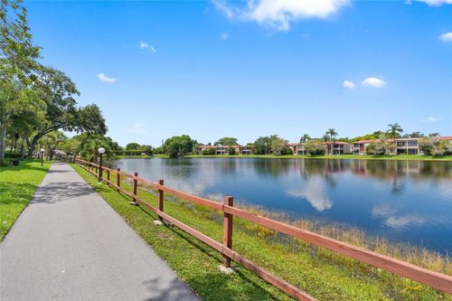 511-900 Colony Point Cir, Pembroke Pines, FL, 33026-2935 | Card Image
