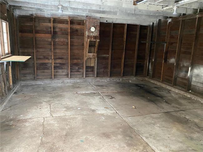 garage interior | Image 22