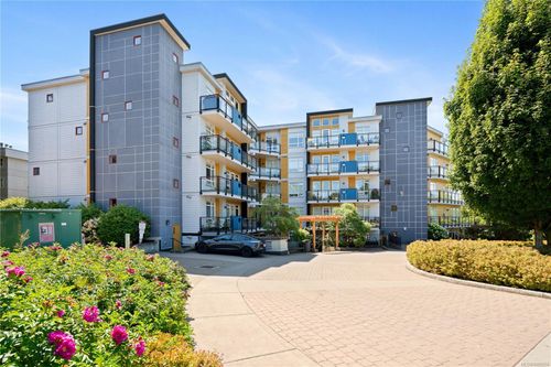 106-935 Cloverdale Ave, Saanich, BC, V8X2T4 | Card Image