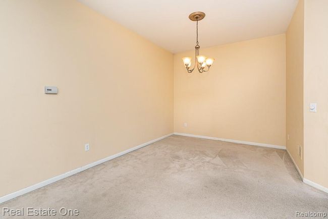 Dining/Eating Area | Image 6
