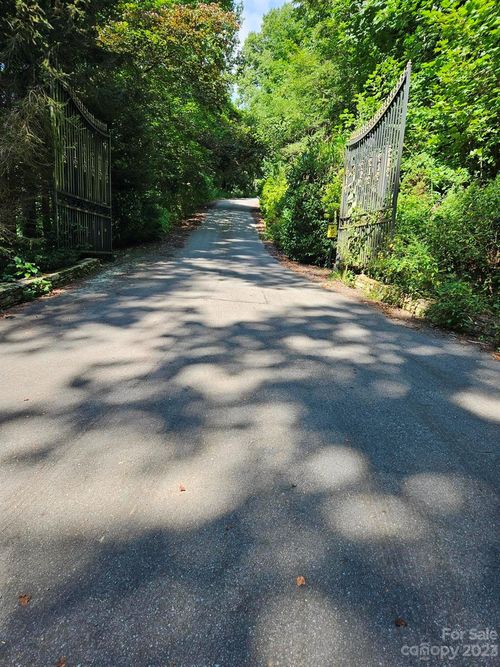 222 Club Crest Dr, Maggie Valley, NC, 28751-7751 | Card Image