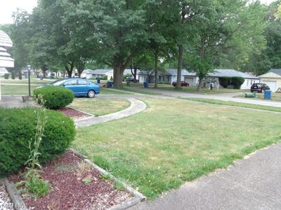 Front Yard | Image 2