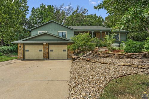 2211 Sw Alameda Ct, Topeka, KS, 66614-4218 | Card Image