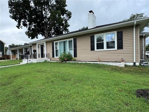303 1st St, Smithfield, VA, 23430-1107 | Card Image