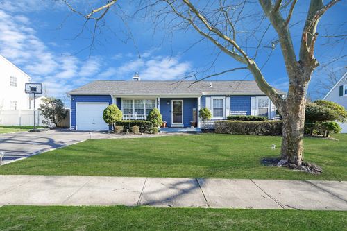 35 Okane St, Central Islip, NY, 11722-4155 | Card Image
