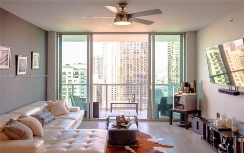 ph3822-1111 Sw 1st Ave, Miami, FL, 33130-5401 | Card Image