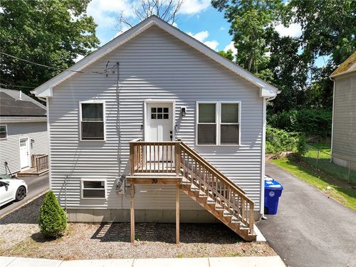 39 Derry St, Providence, RI, 02908-3221 | Card Image